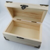 Schatzkiste mittel, aus Holz, mit individueller Gravur auf dem Deckel