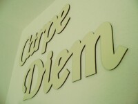 lasergeschnittener Schriftzug "Carpe Diem"