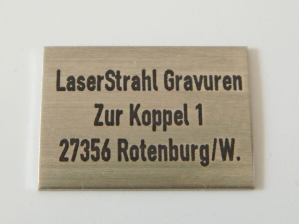 Edelstahlschild bis 6cm², lasergraviert 3-zeilig