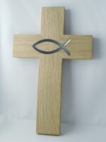 Holzkreuz aus Eiche mit eingelassenem Fischsymbol
