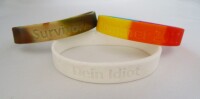 Silikonarmband mit Wunschname in verschiedenen Farben