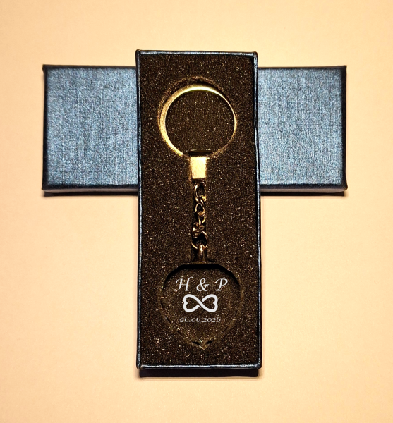 Schlüsselanhänger mit einem Herz aus Kristall-Glas in Geschenkbox