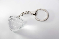 Schlüsselanhänger mit einem Herz aus Kristall-Glas in Geschenkbox